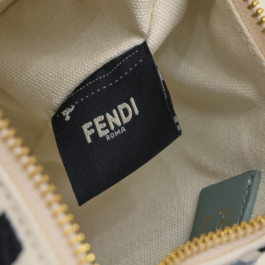 FENDI praphy underarm bag 1009