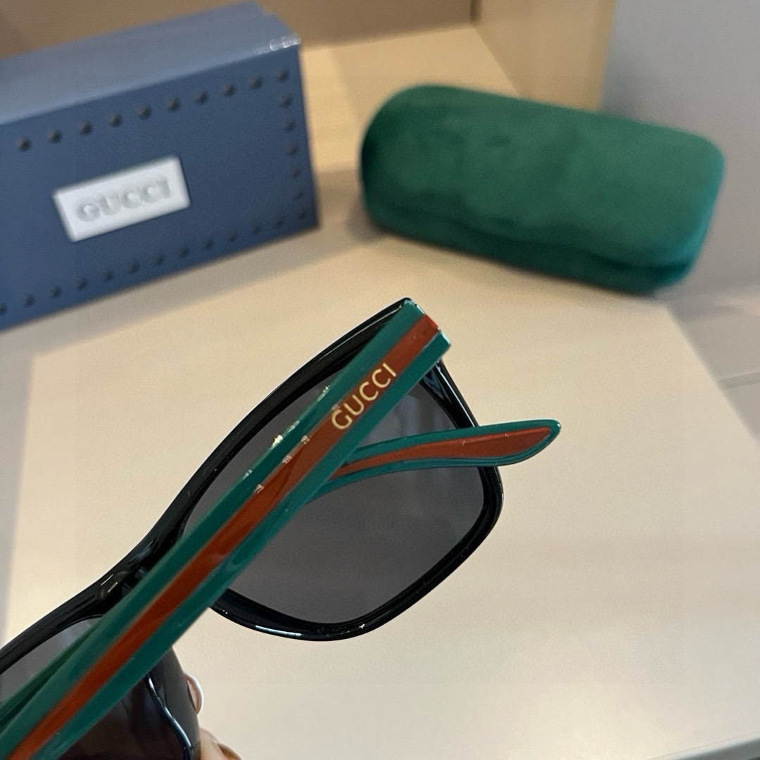 Gucci Round Frame Sunglasses