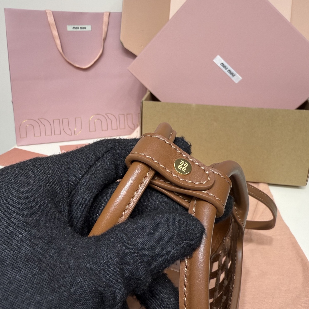 Miu Miu Naa leather bag 5BA294