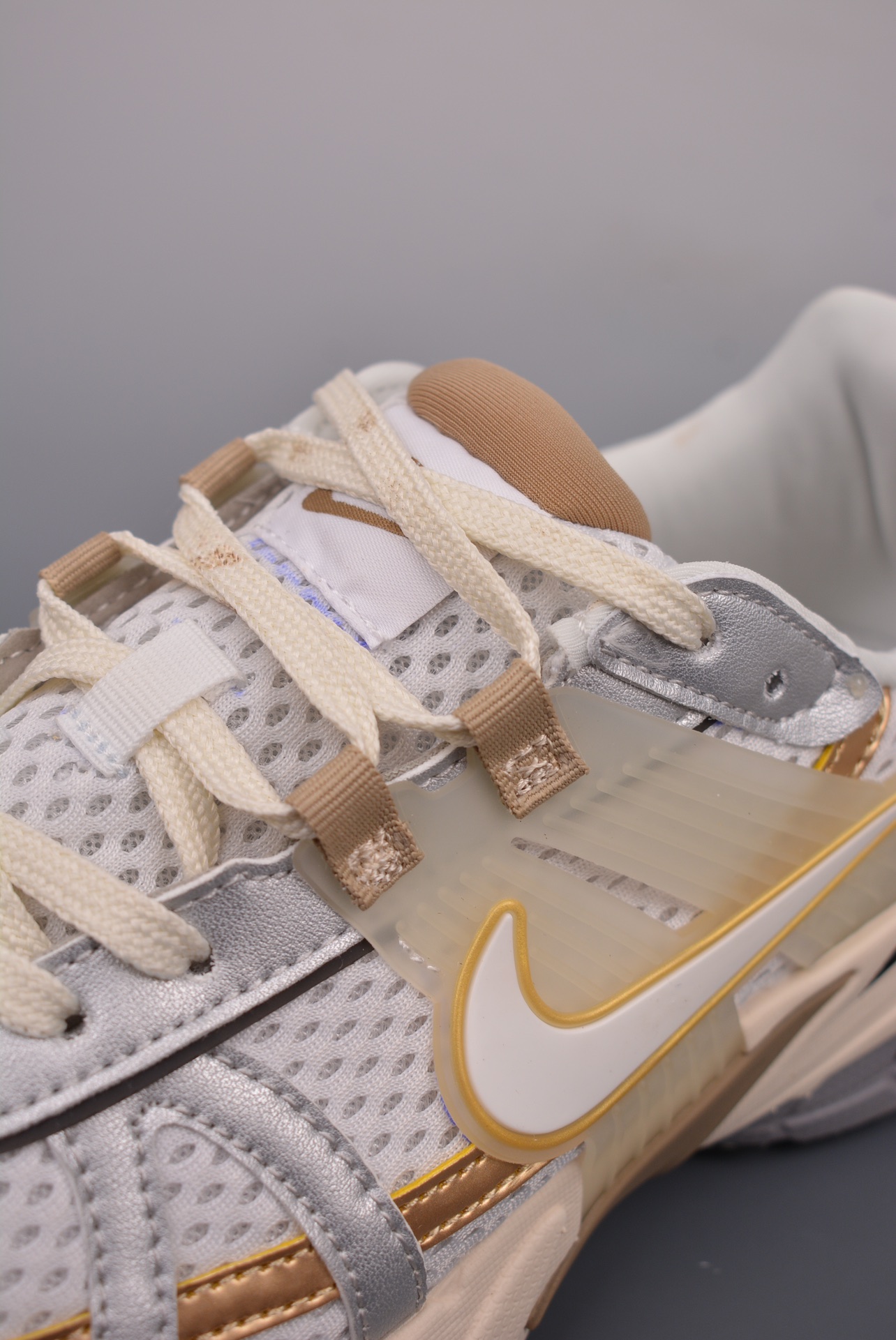 Nike Wmns V2K Runtekk LowWhiteKhakiMetallic Silver HJ7245-100