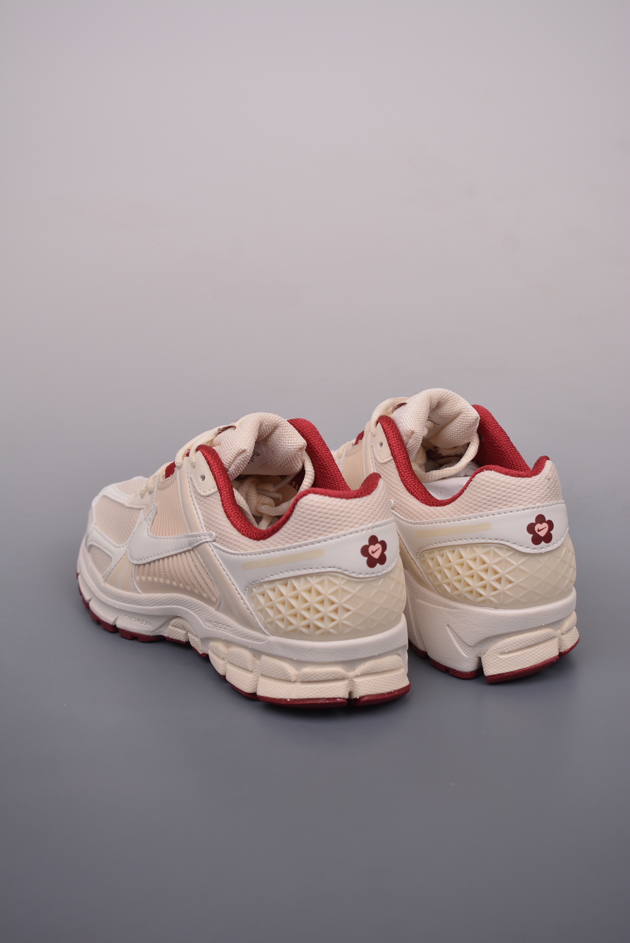 Nike Zoom Vomero 5 Valentine's Day HF0737-111