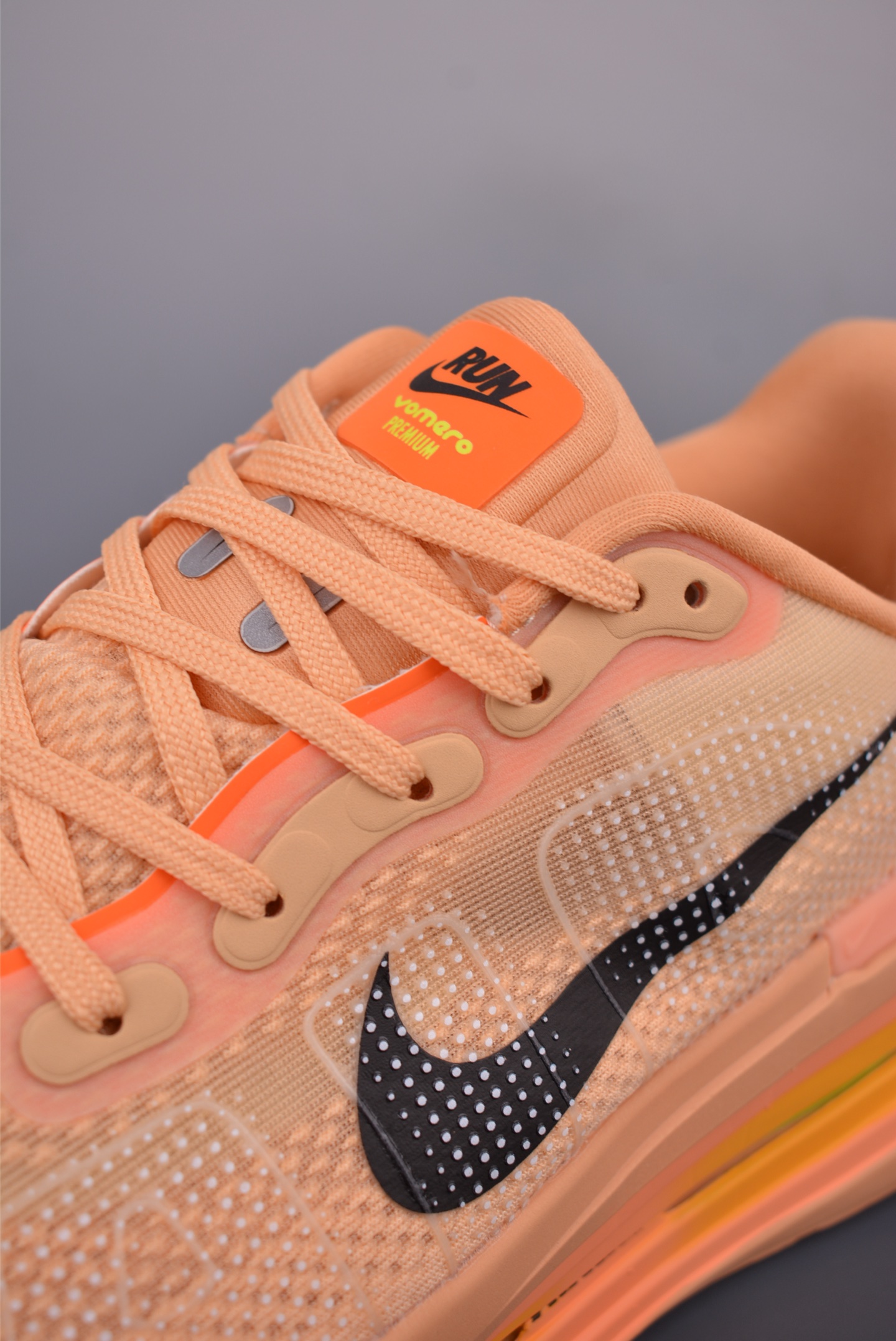 Nike Vomero premium “Bright Orange” HQ2050-100