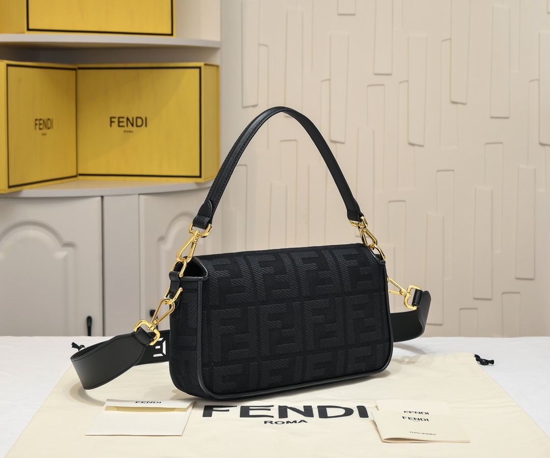 FENDI Baguette Shoulder Bag 1002
