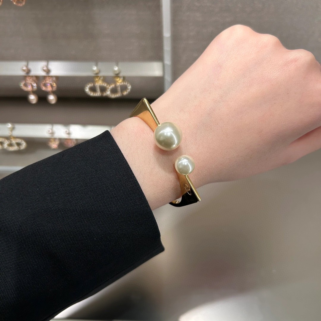 Dior Large and small bead arch open bracelet