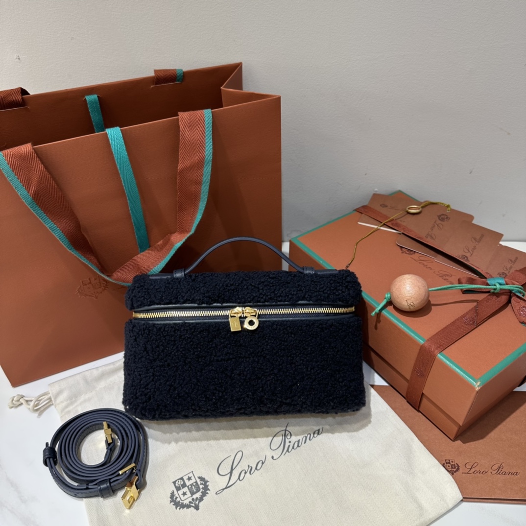 Loro Piana Extra pocket L19 series handbag