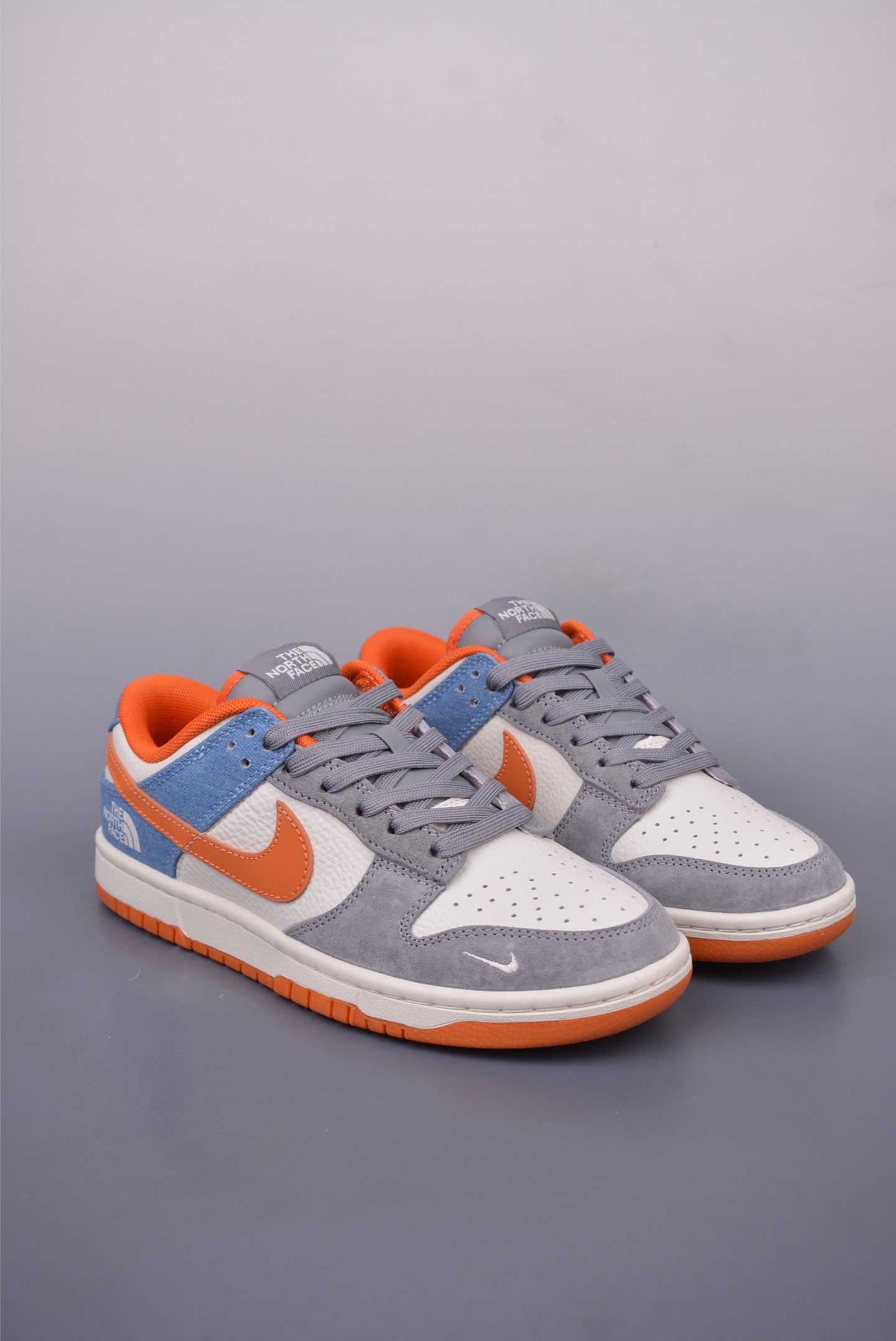 The North Face x Nike SB Dunk Low sneakers Gray, White, Blue and Orange CY5979-112