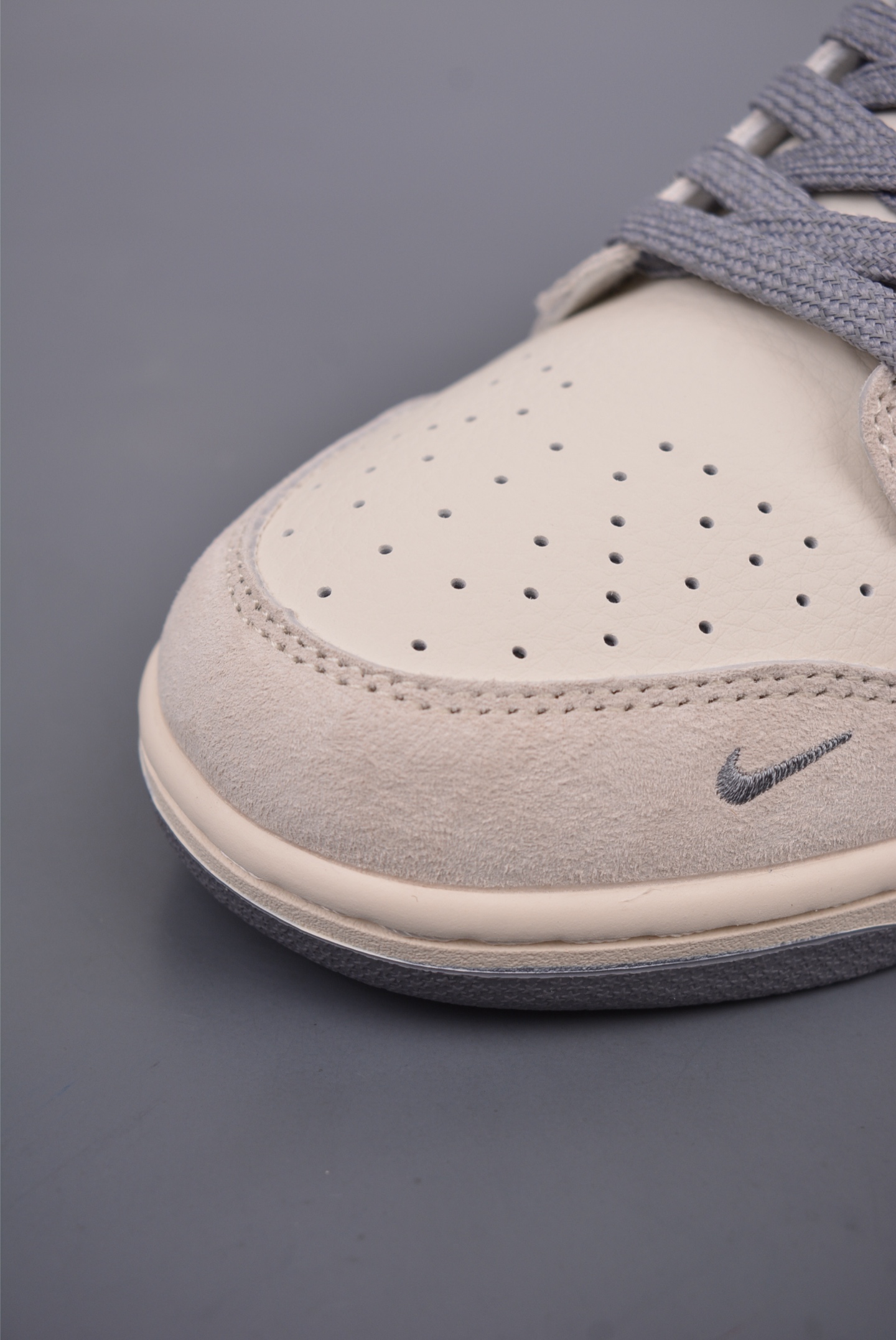 Nike By You SB Dunk Low Retro SP Off-White Dark Grey BB7518-022