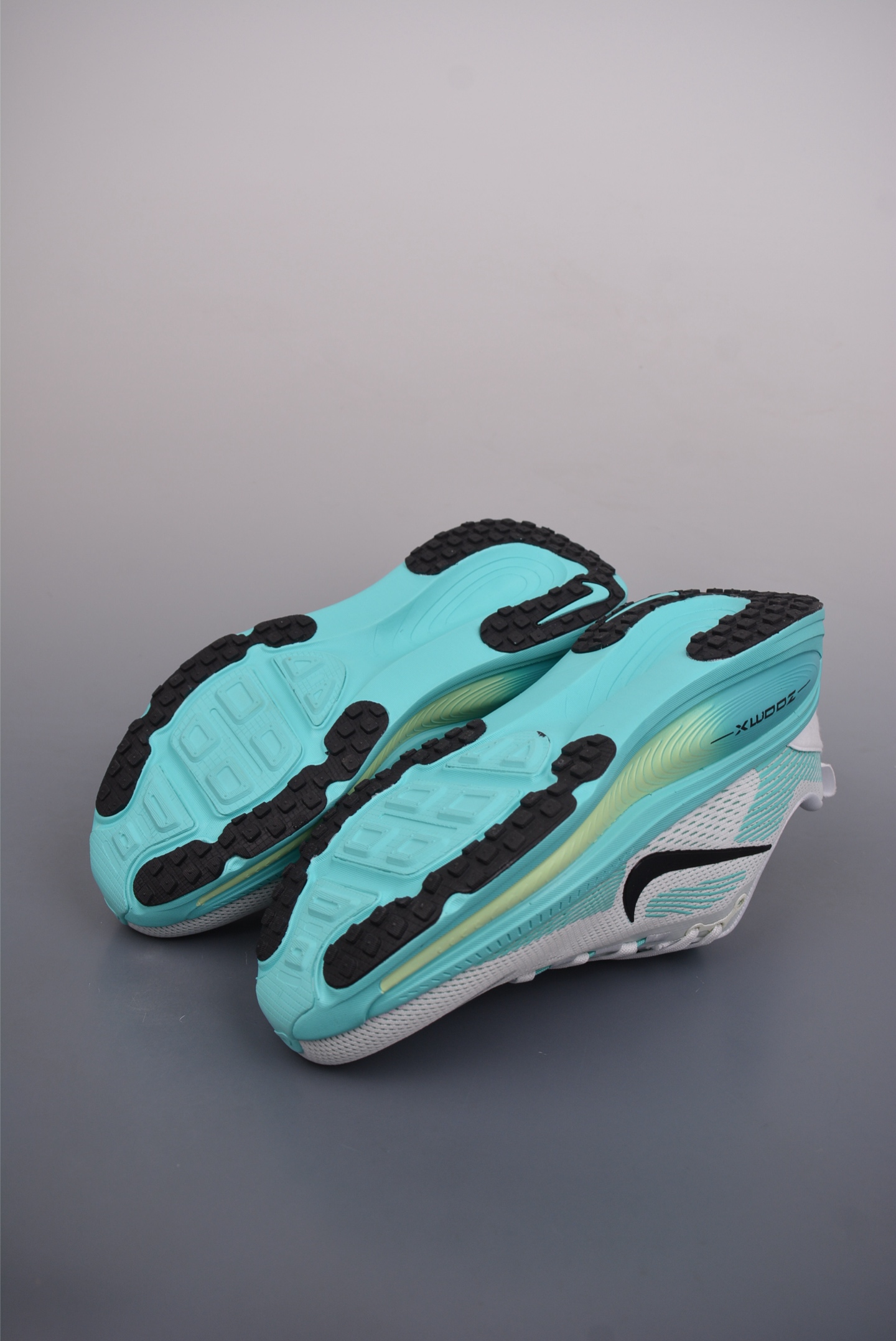 Nike Vomero 18 ZoomX White Green HM6803-103