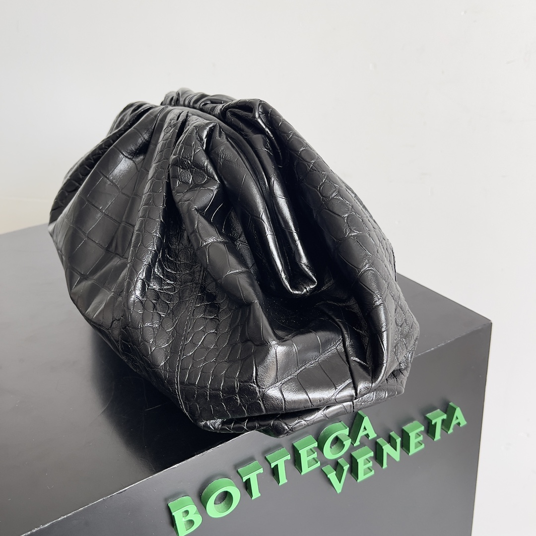 Bottega Veneta POUCH crocodile pleated cloud bag 576227