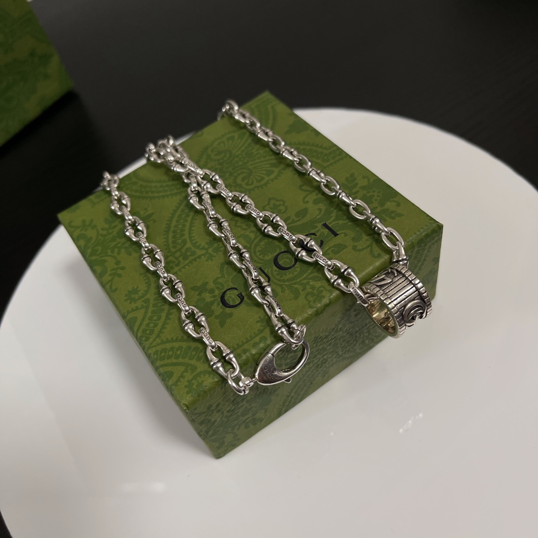 Gucci Chain Round Ring Necklace