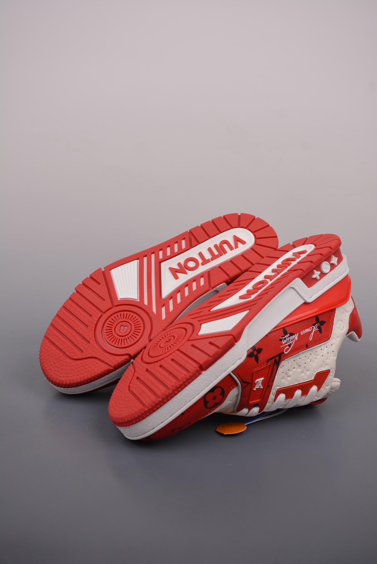Louis Vuitton Trainer Sneaker Low Red and White Signature Edition 1ABOJX