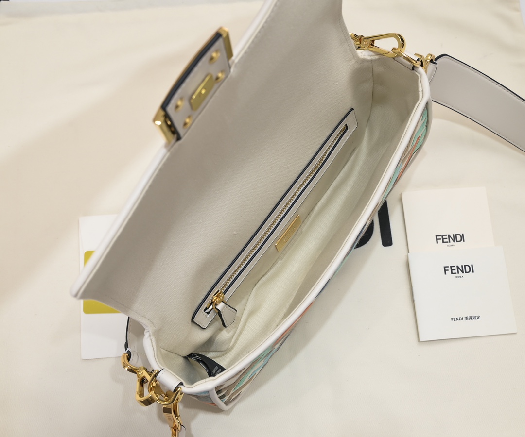 FENDI Baguette Shoulder Bag 1002