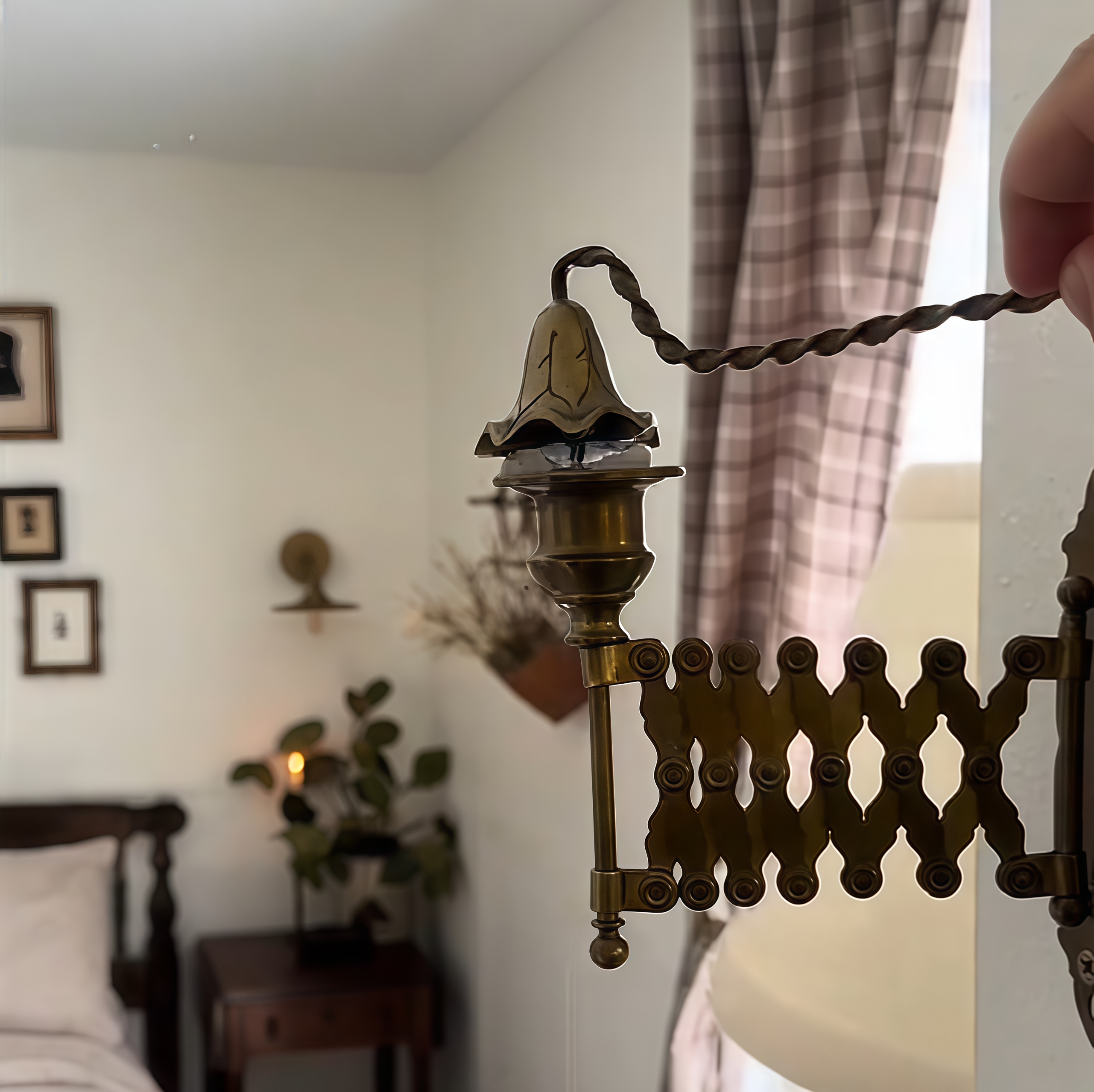 👍Last Day Promotion 50% OFF💥🔥Handmade 180° Rotatable Extending Vintage Wall-Mounted Candle Holder