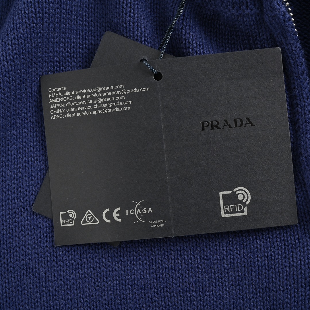 Prada 24Fw chest floral lettering half-zip sweater