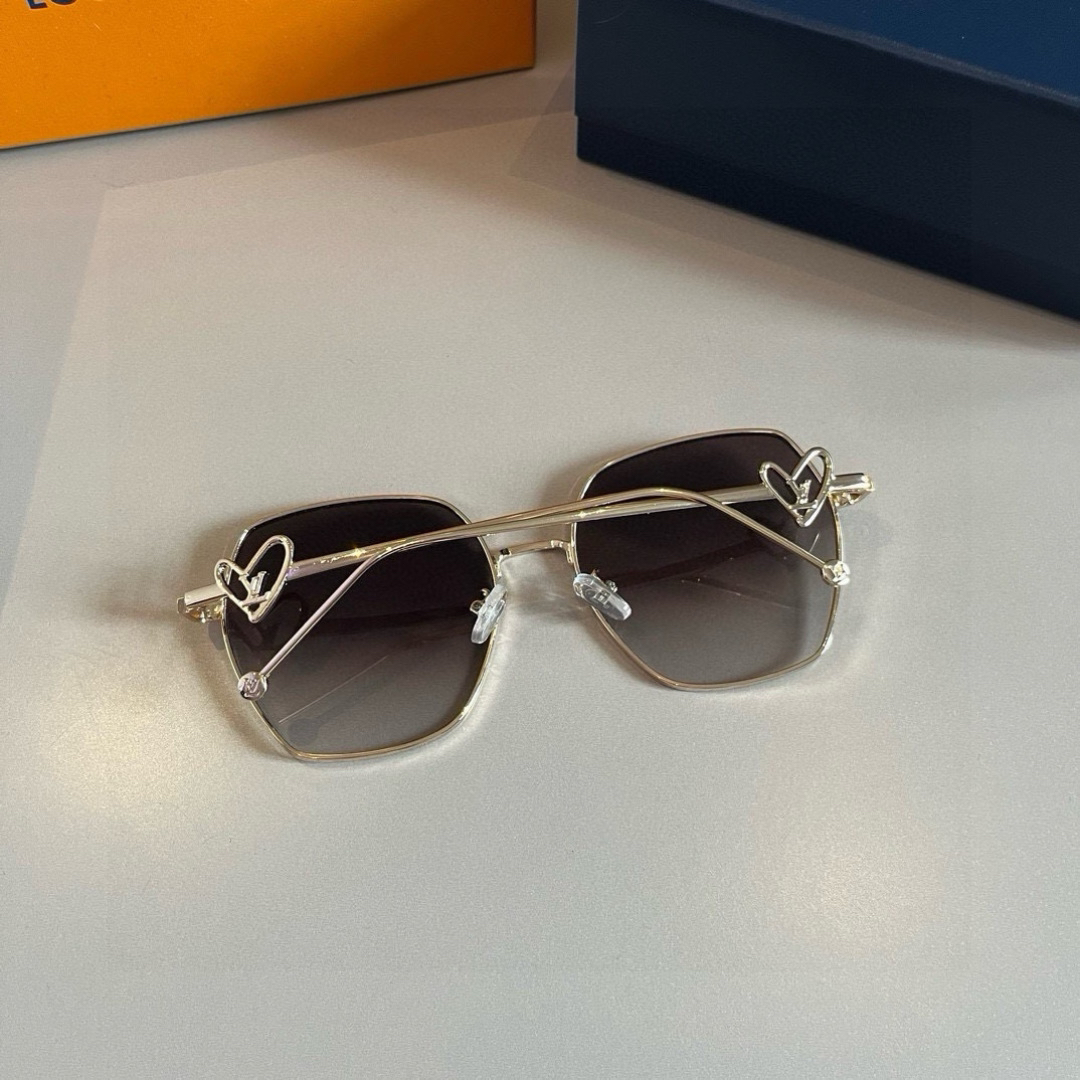 Louis Vuitton round-frame sunglasses