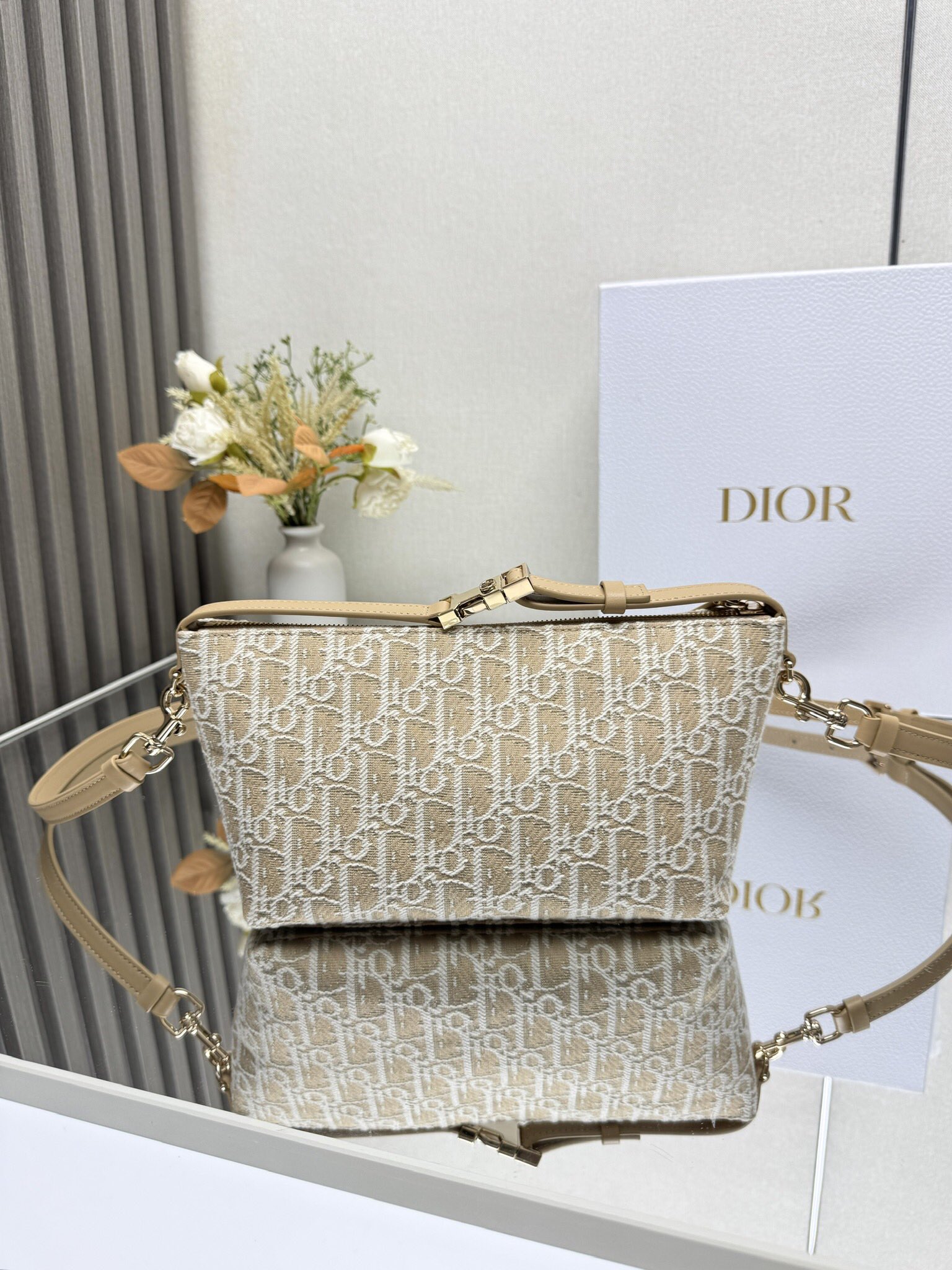 Dior Natural Color Series Old Flower Embroidered Handbag 5554