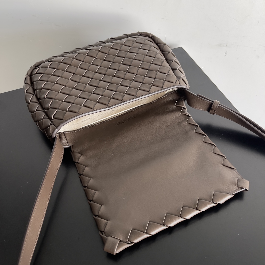 Bottega Veneta Cobble Bag 755659