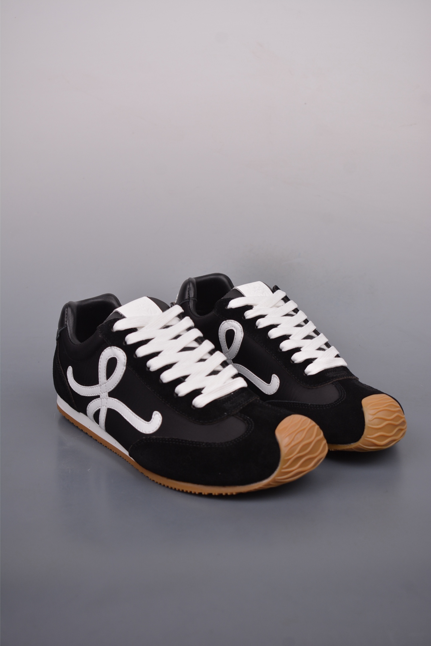 Loewe Ballet Runner 2.0 Sneakers Black and White M816282XB3-1102