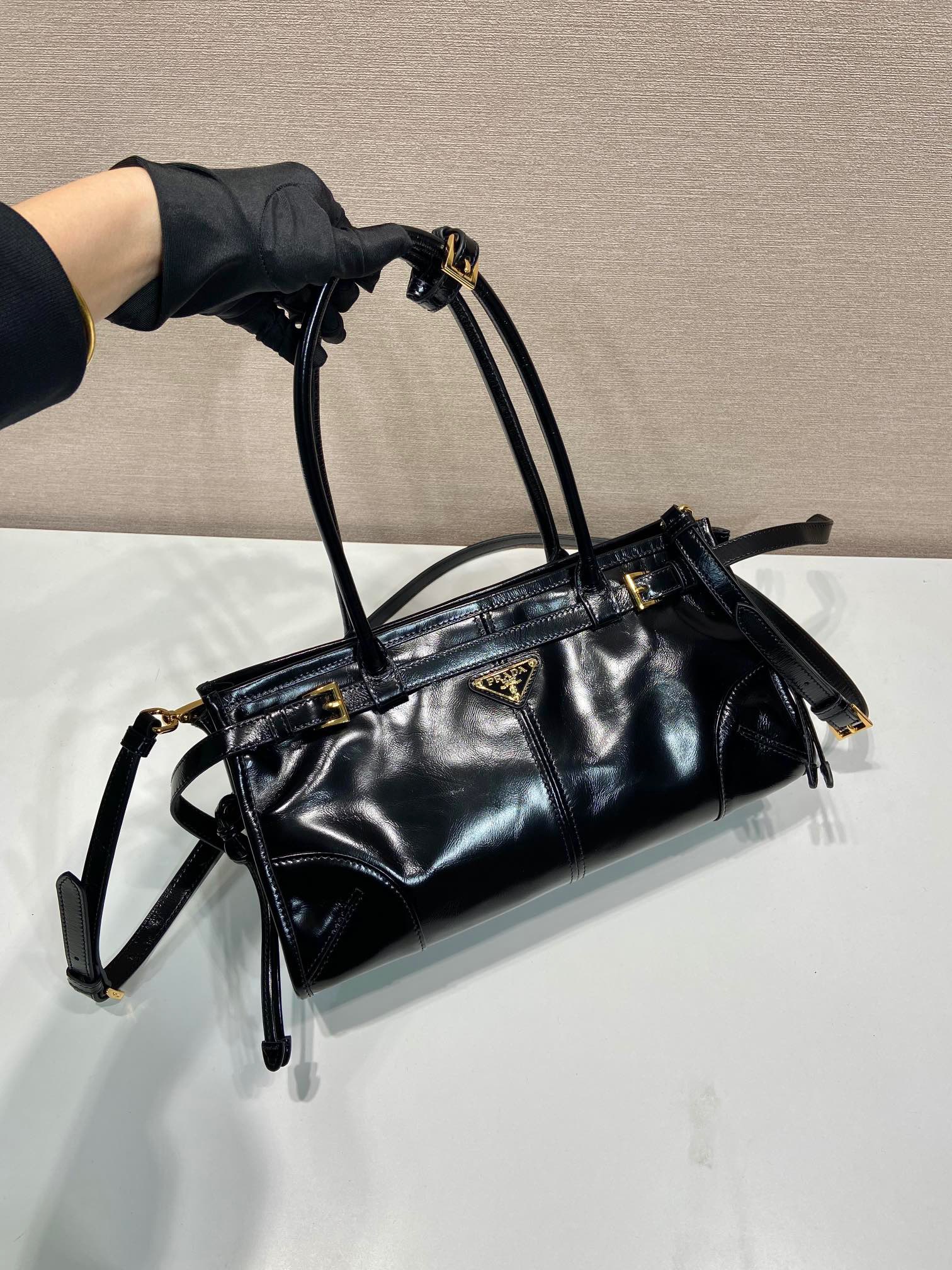 Prada lussolf patent leather handbag 1BA426