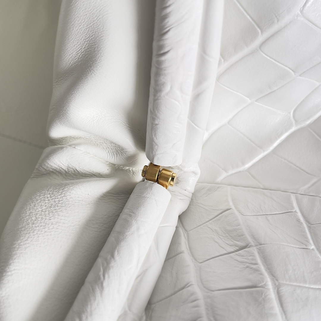 Bottega Veneta POUCH crocodile pleated cloud bag 576227