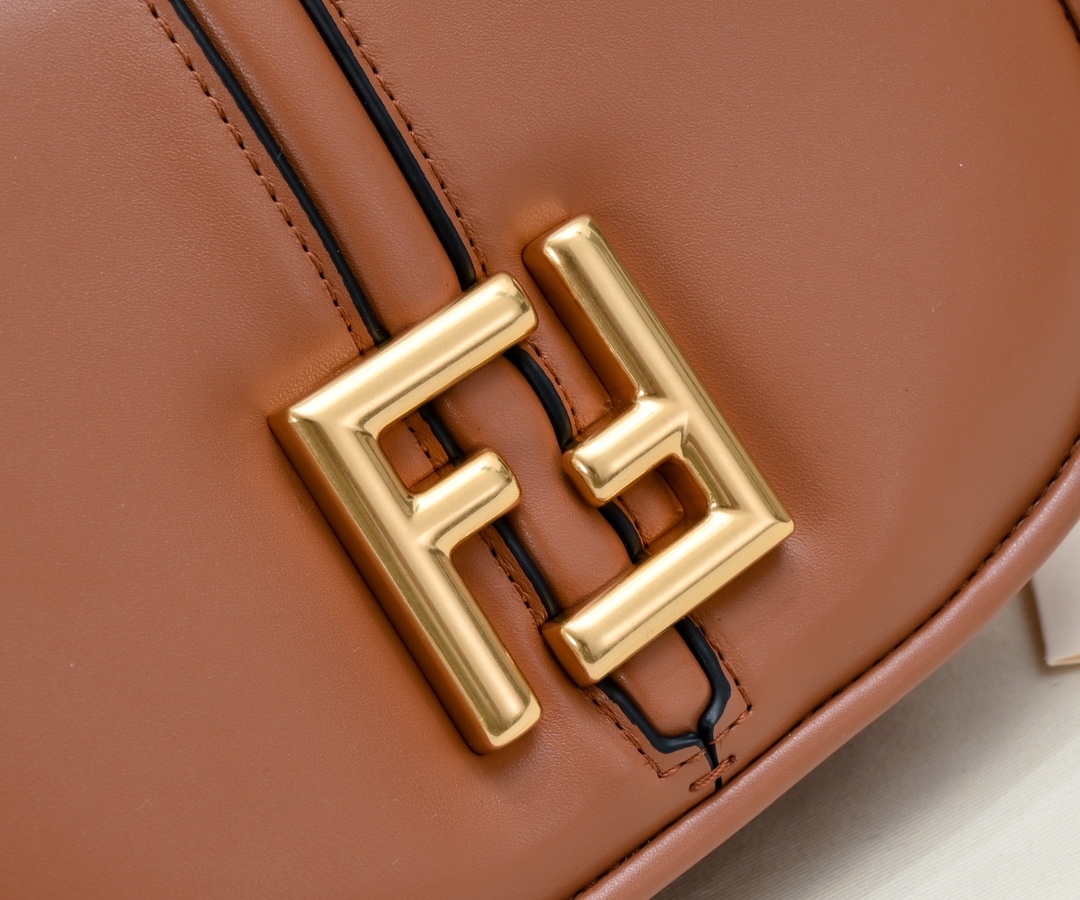 FENDI C'mon series retro flap bag 6651