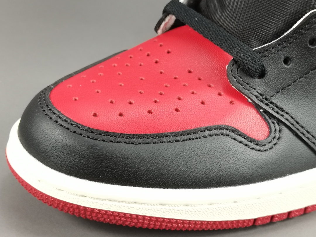 Nike Air Jordan 1 Retro High OG Broad Toe 555088-610