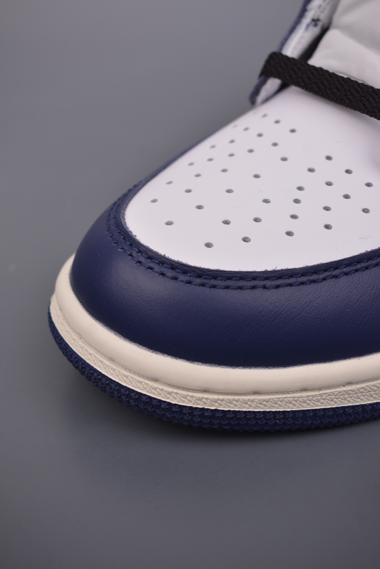 Nike Air Jordan 1 Retro High OG Midnight Navy DZ5485-401