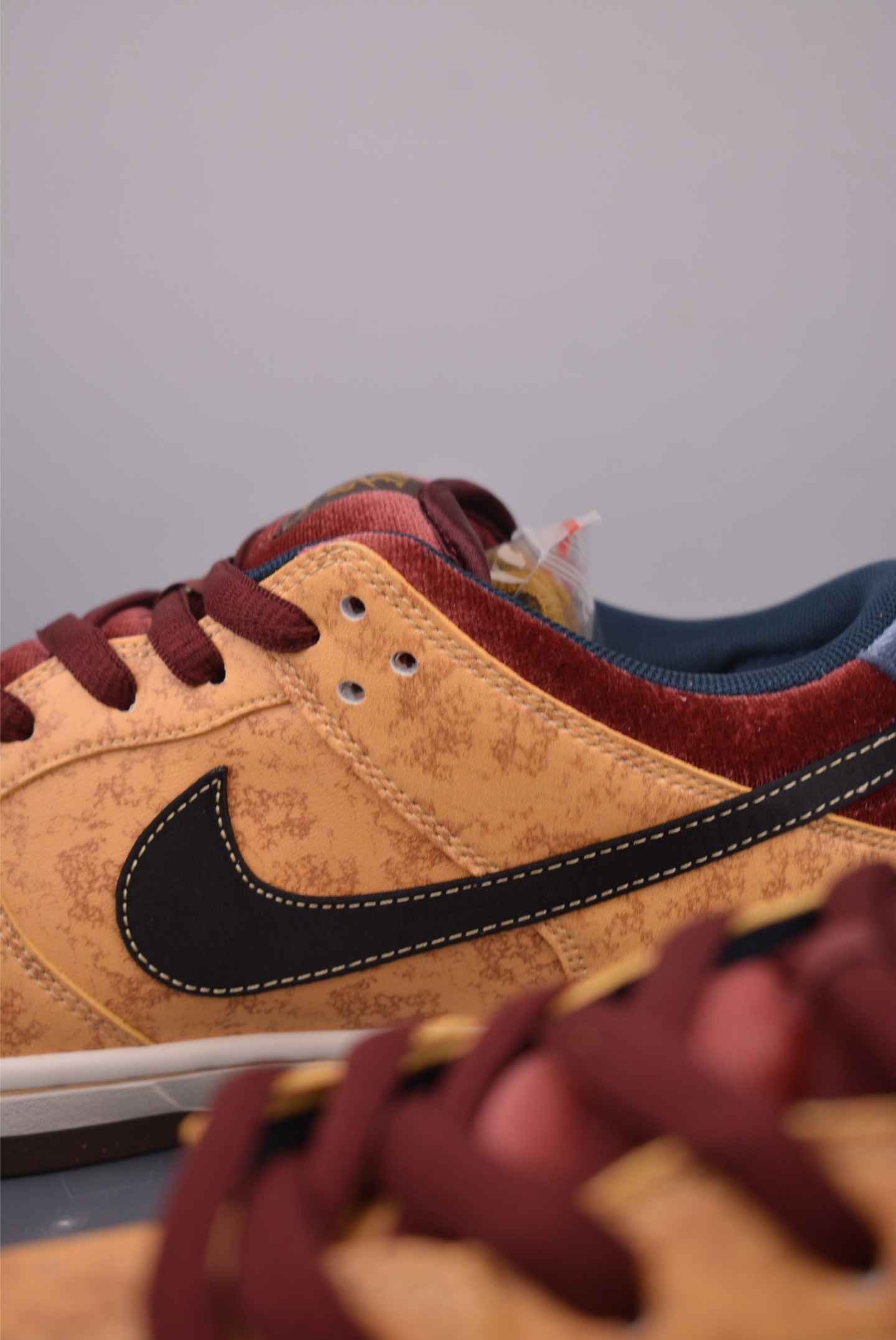 Nike SB Dunk Low “City Of Cinema” FZ1278-200