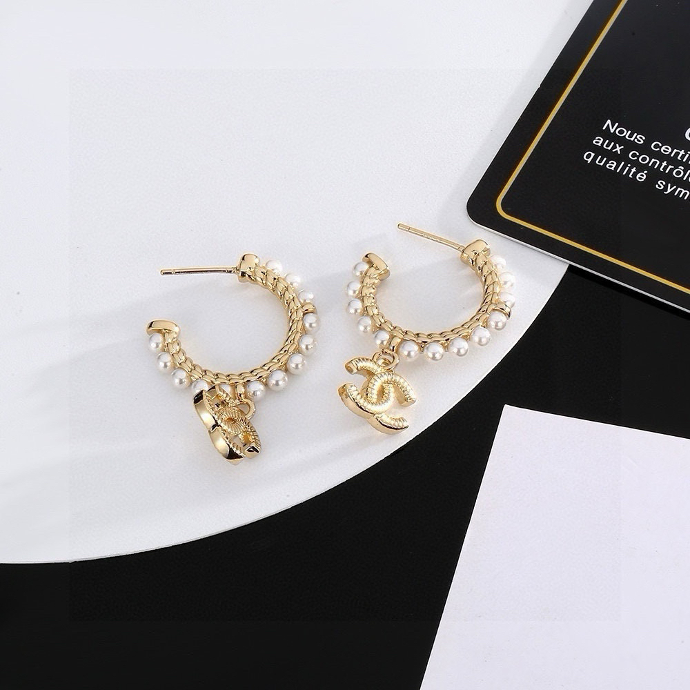 CHANEL CC Pearl Earrings