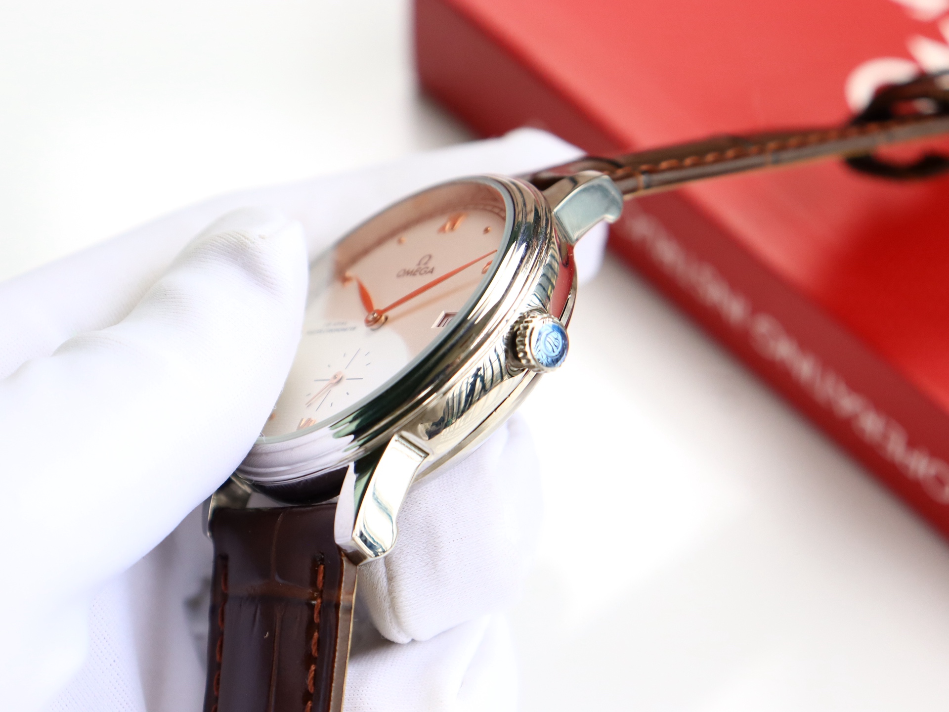 Omega De Ville series two-hand semi-mechanical men's watch