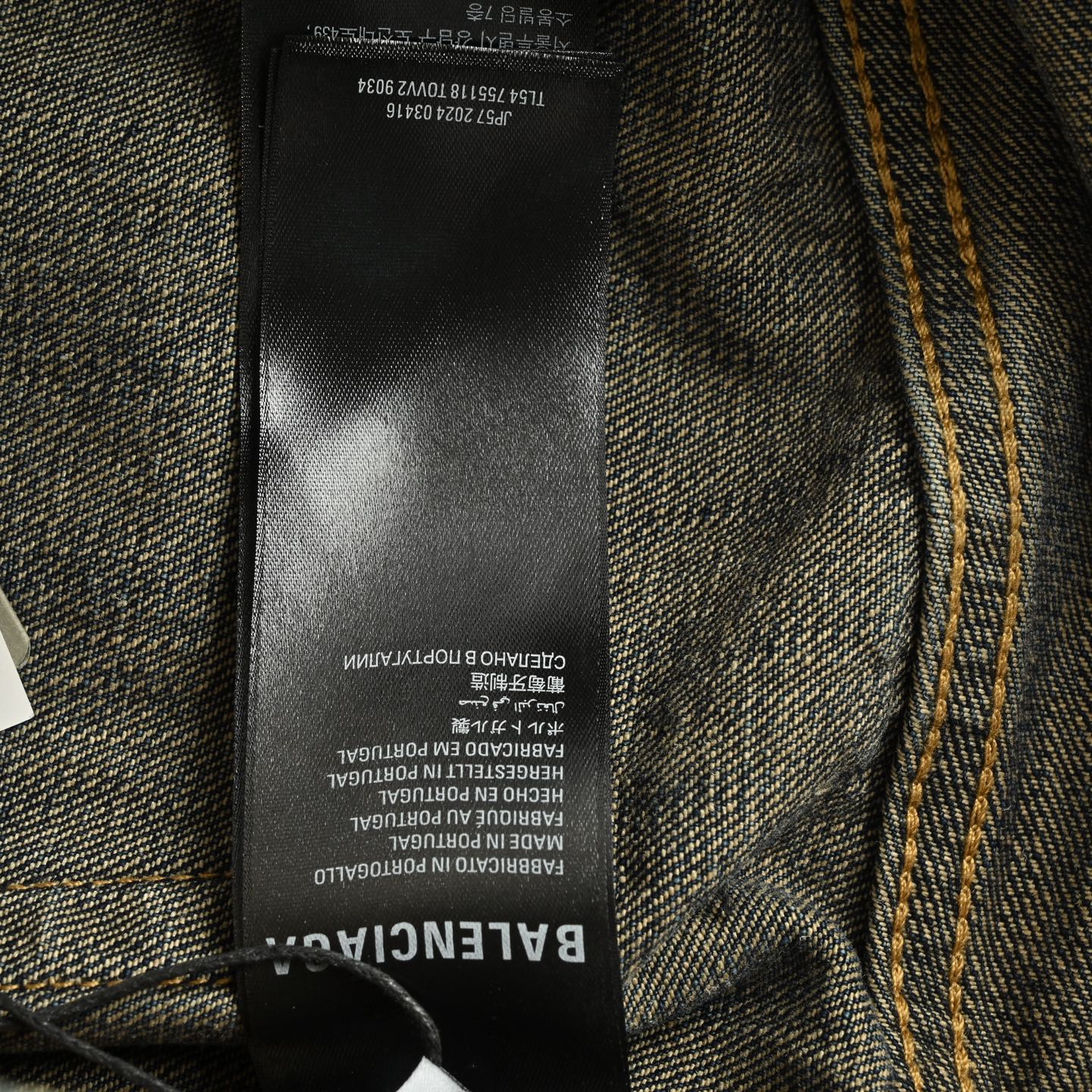 Balenciaga 25Fw side lettering embroidered jeans
