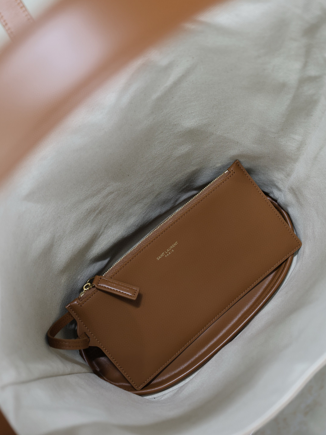 Yves Saint Laurent LE 5À7 Large Bucket Underarm Bag 753823