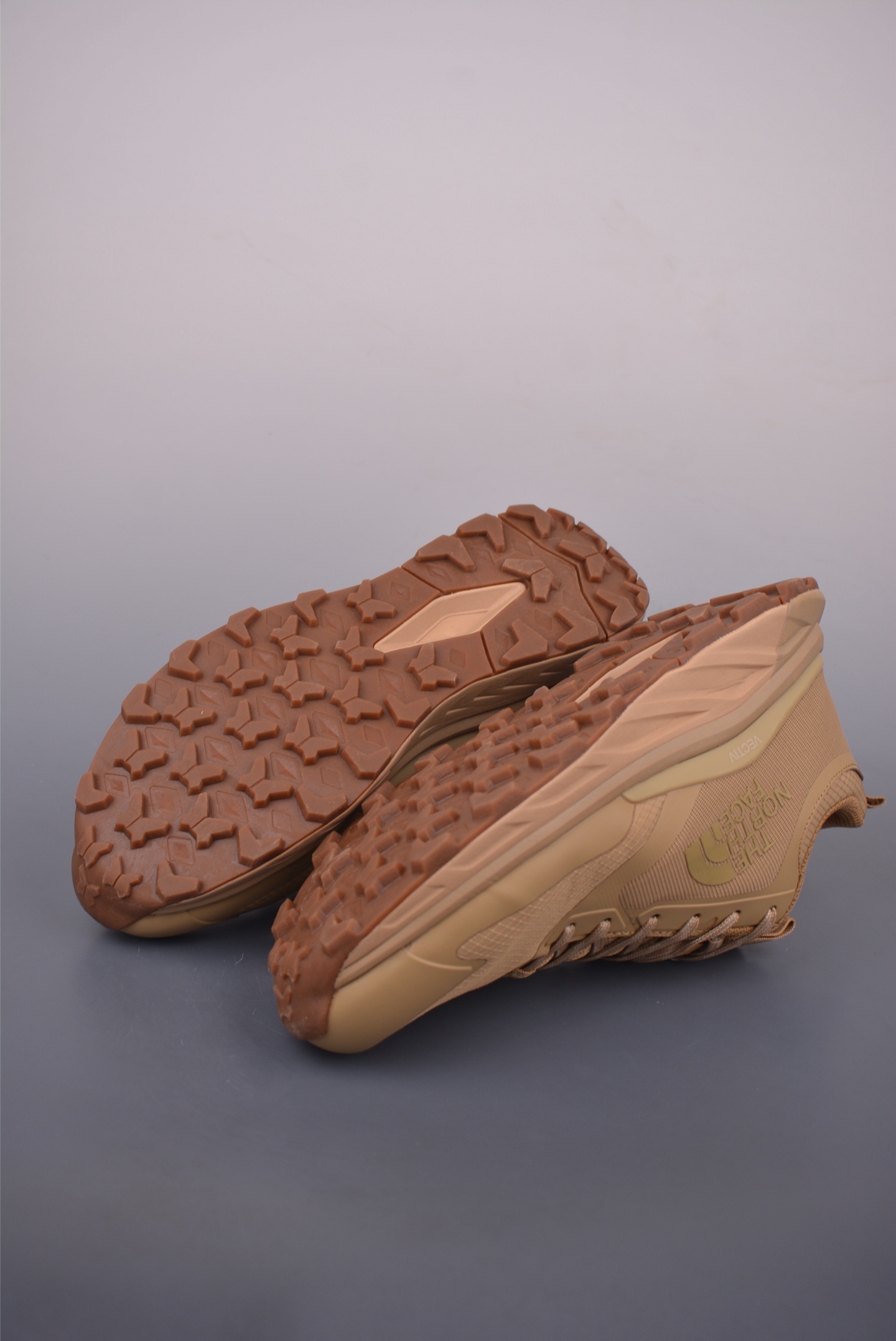The North Face Mountaineering Cross-Country Hiking Shoes 