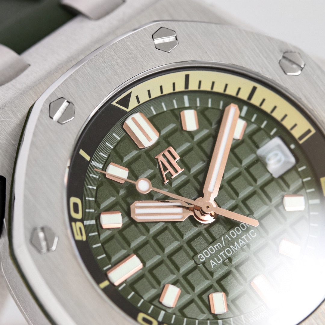 Audemars Piguet Royal Oak Offshore Series 15720ST.OO.A052CA.01