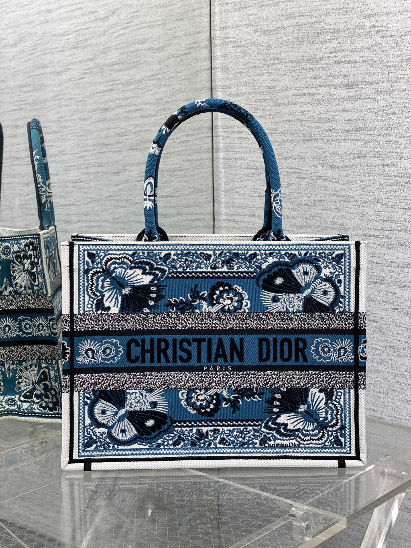 Dior embroidered tote bag medium