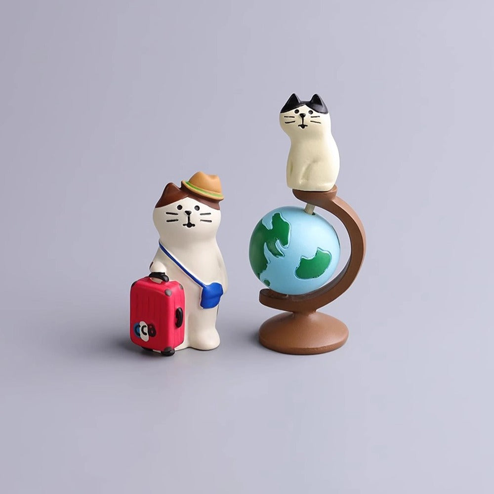 Traveling cat desktop ornaments