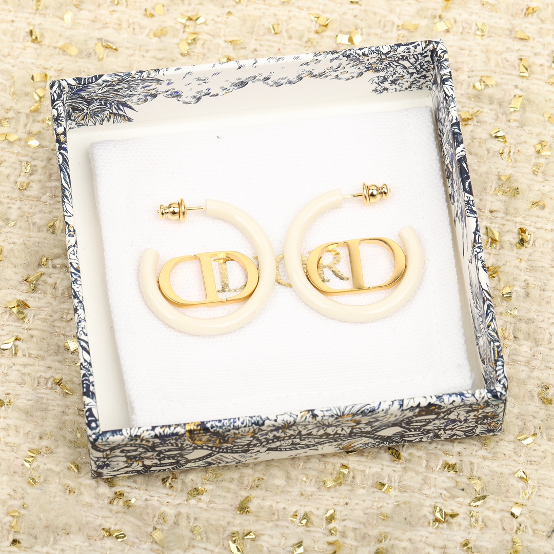 Dior hoop letter earrings