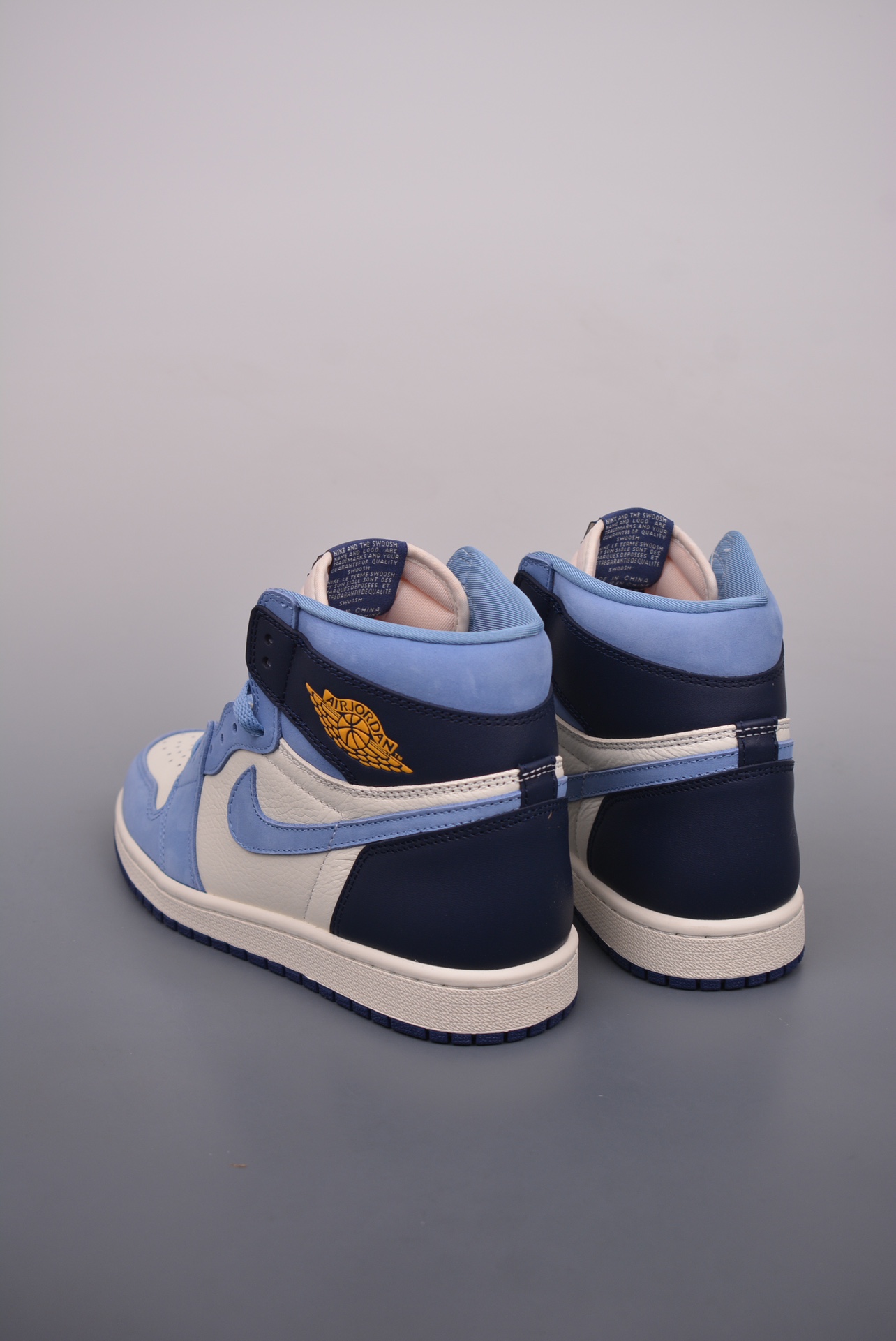 Nike WMNS Air Jordan 1 Retro High OGFirst in Flight FD2596-400