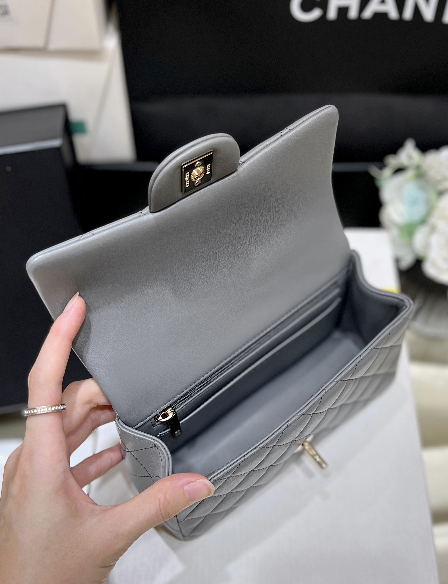 Chanel 23S cf mini handle AS2431