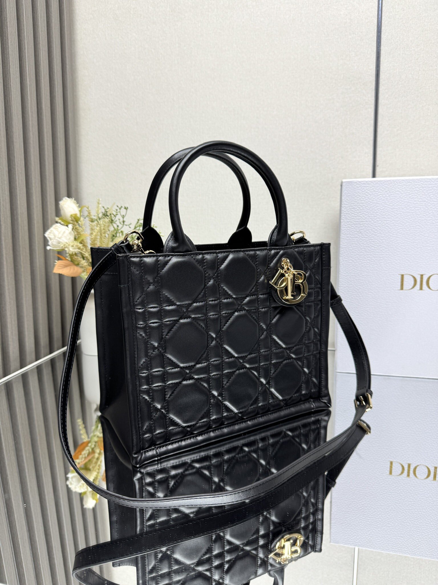 Dior BOOK TOTE handbag M1325