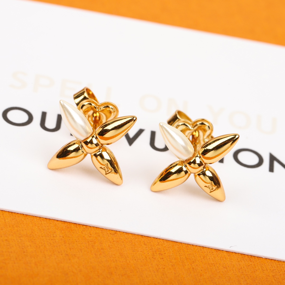 Louis Vuitton Floral Pearl Stud Earrings