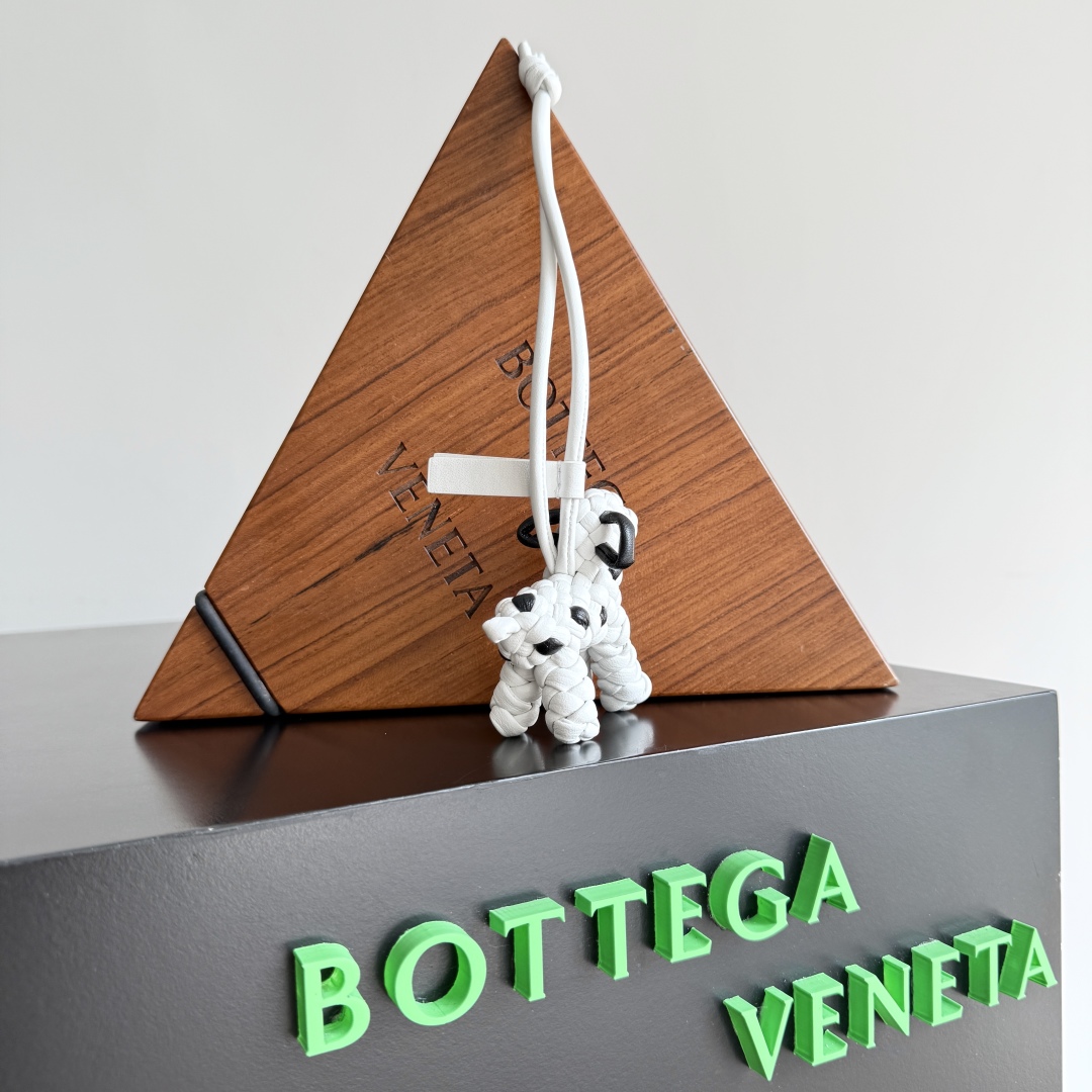 Bottega Veneta 2025 New Puppy Shape Pendant 807068