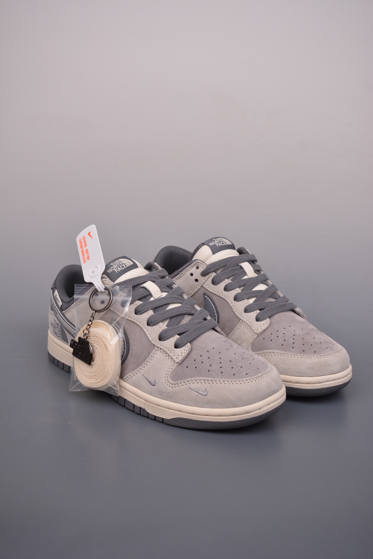 The North Face x Nike SB Dunk Low The North Face Gray DM6868-004