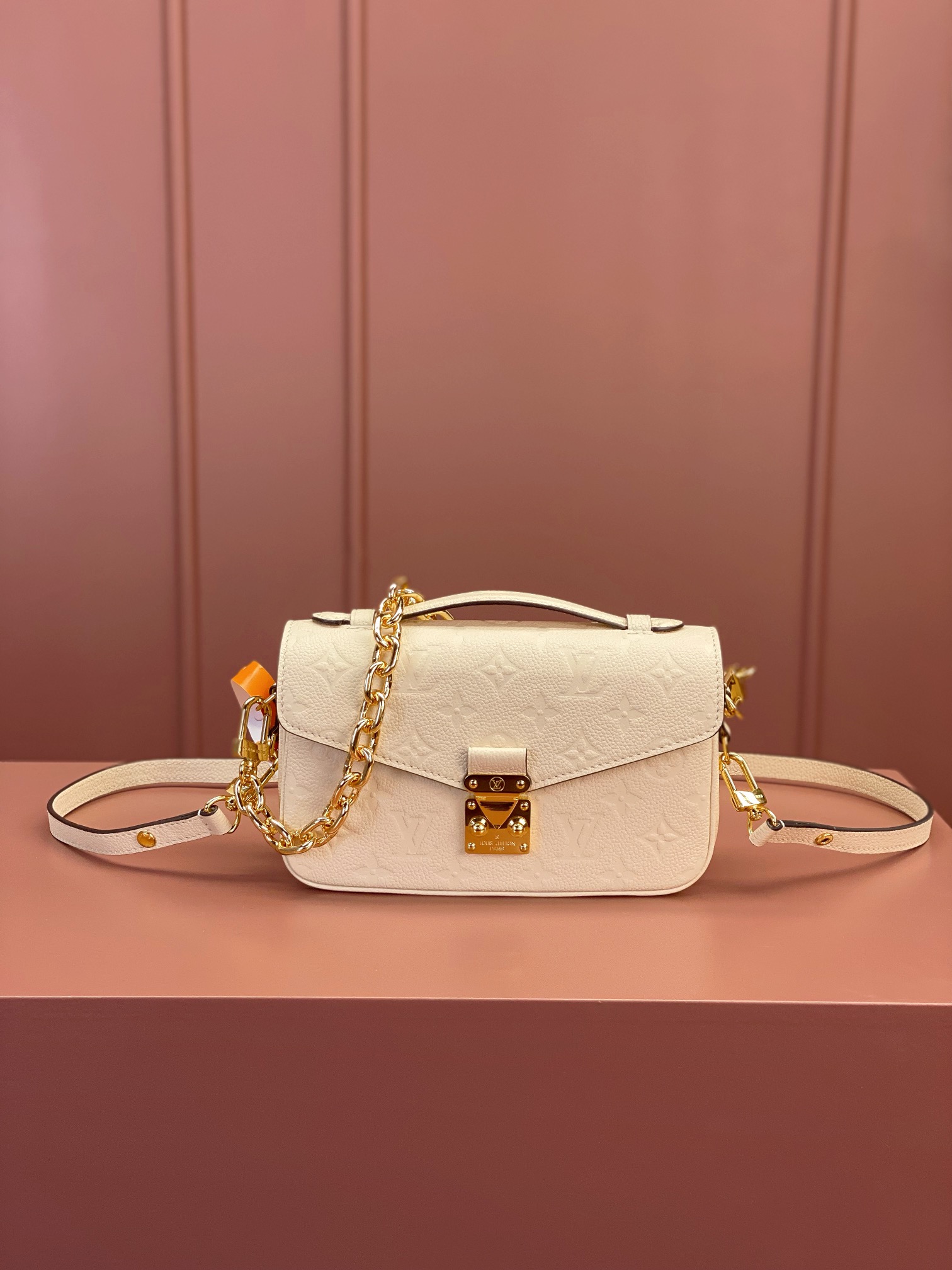 Louis Vuitton POCHETTE MÉTIS EAST WEST Handbag M22942