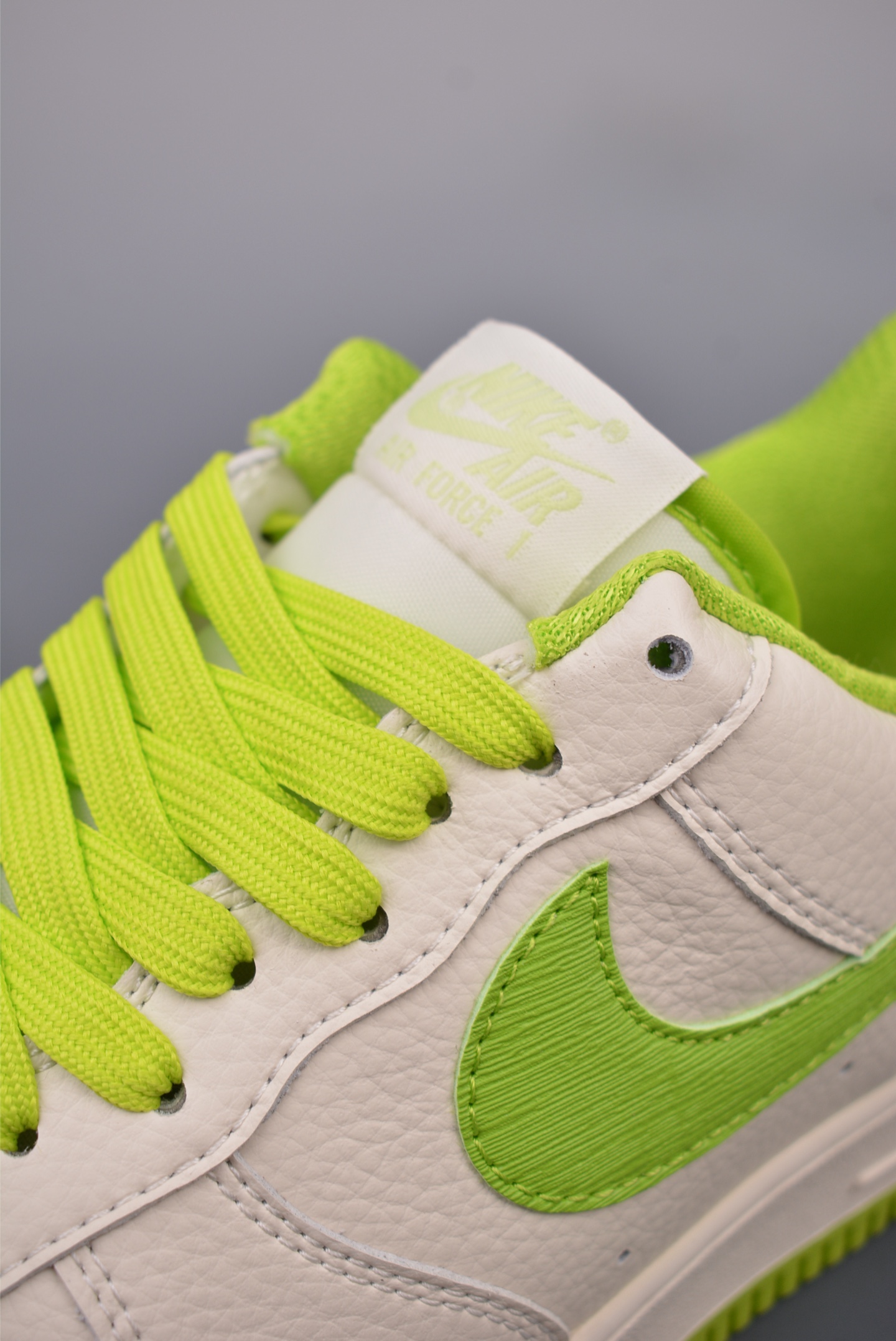 Nike By You Air Force 1'07 Low Retro SP Leather Off-White Green PR0026-312