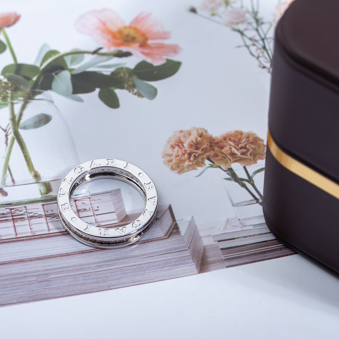 Bulgari zero single ring with diamond ring