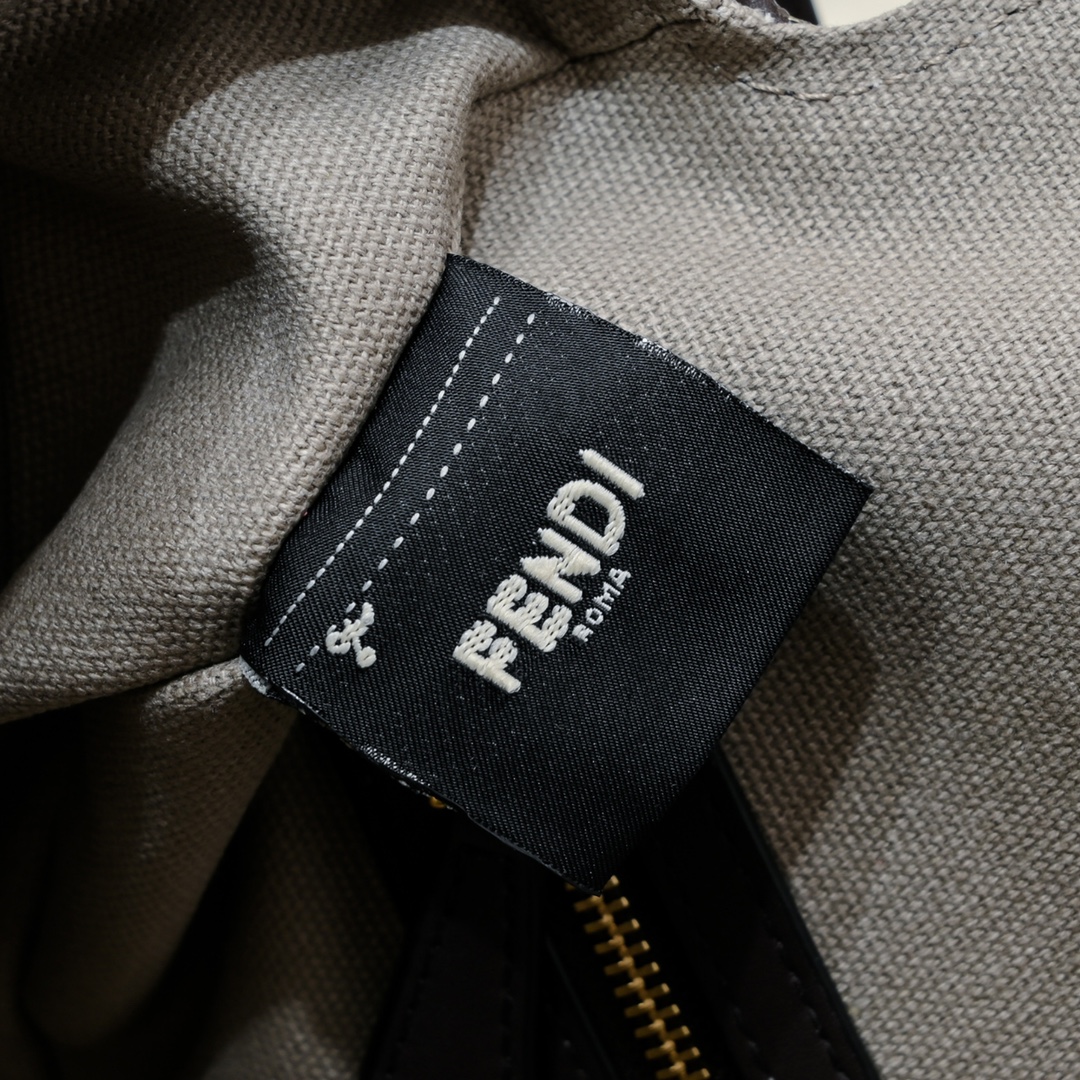 FENDI Baguette Shoulder Bag 1002