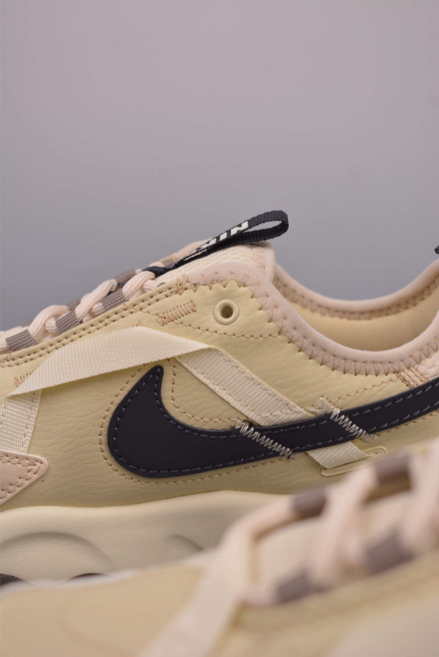 Nike TC 7900 running shoes beige black rubber sole DD9682-200