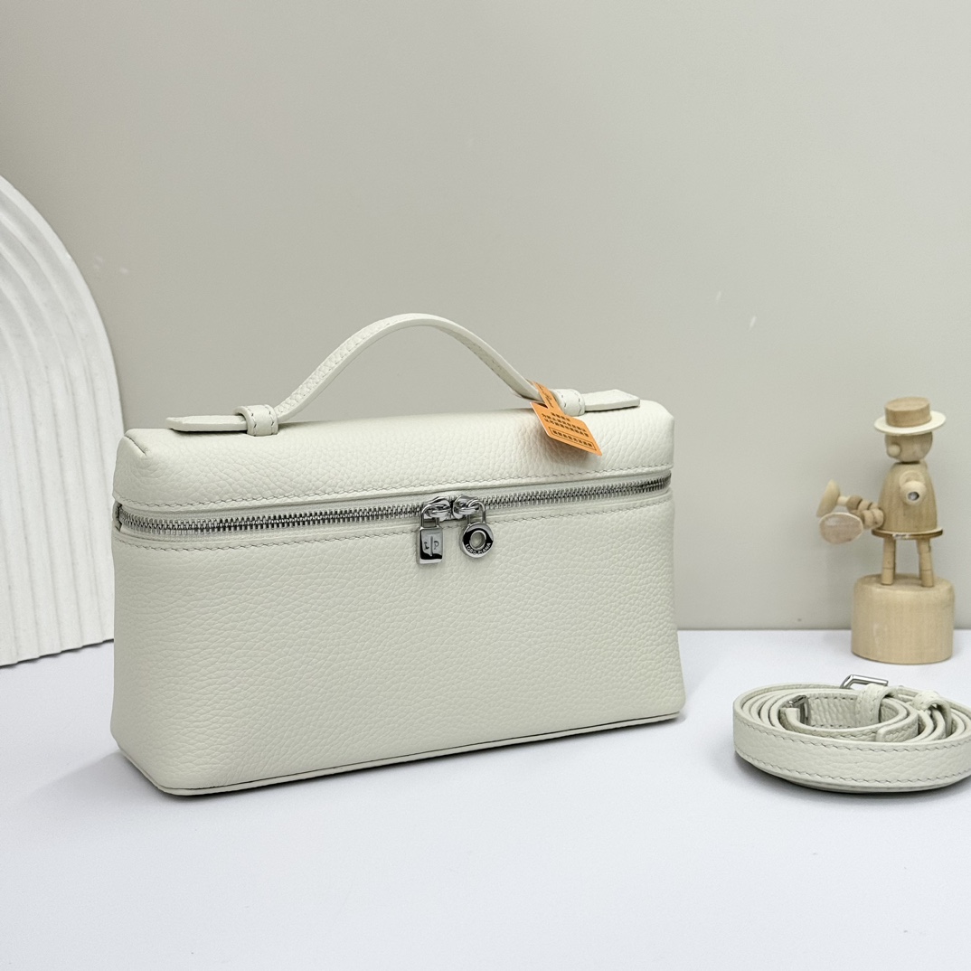Loro Piana Extra poet L19 Clutch FAI8393