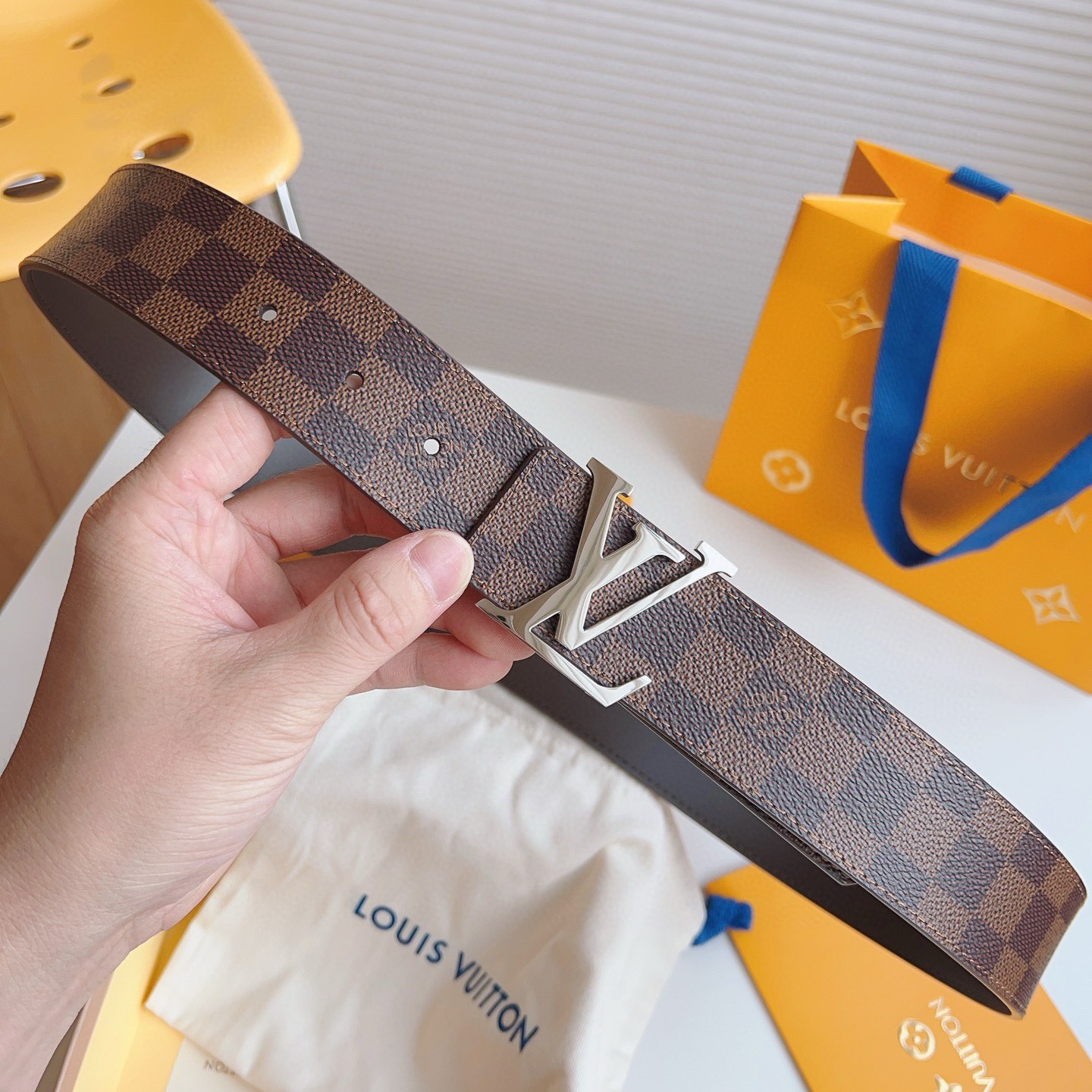 Louis Vuitton Men's Old Fashioned Cowhide Belt 4CM Width